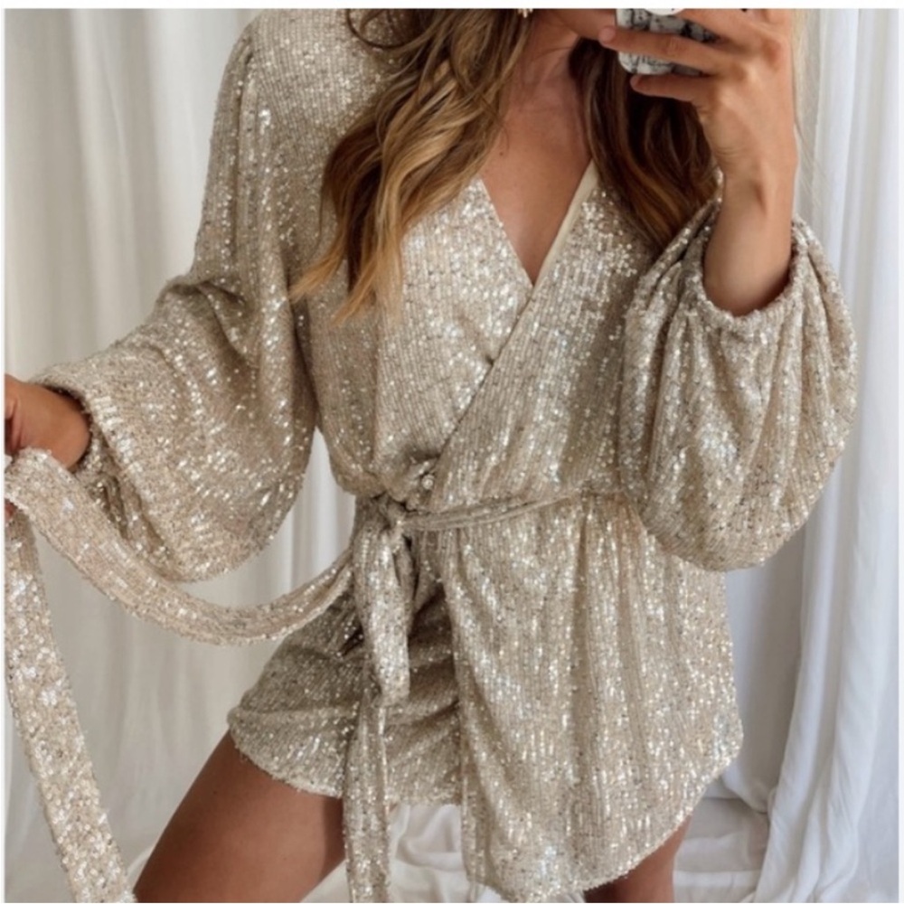 Audrey 3+1 Sparkling Sequin Robe in Beige